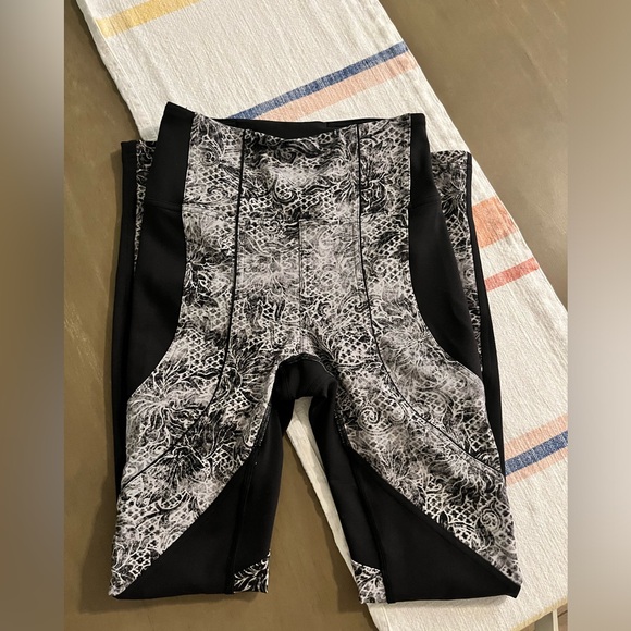 Lululemon Leggins - Picture 6 of 7